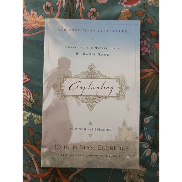 ⭐️ Captivating : Unveiling the Mystery of a Woman's Soul by Stasi Eldredge - Picture 1 of 2